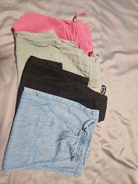 Girls 4 pack of pants (old Navy and Gap)